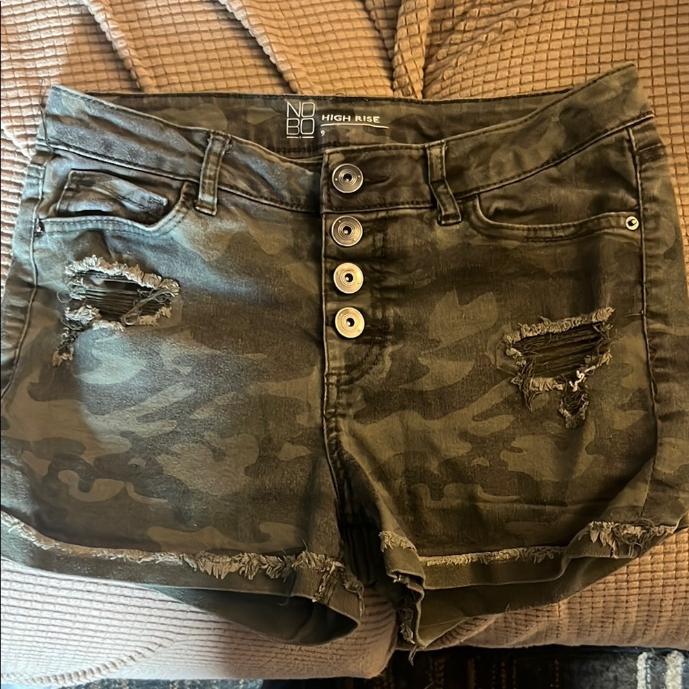 No Boundaries Women's Camouflage High Rise Shorts